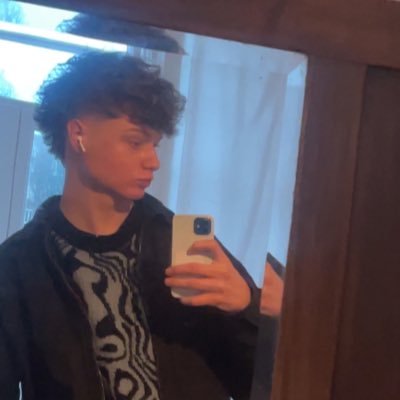 robidoesntcare's profile picture. I tweet about politics and economics sometimes