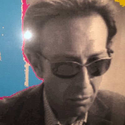 Ingegnere e tante altre cose, vivo a Roma e a Milano (...non contemporaneamente).
A volte a Capalbio, ma non sono radical. Tutt'al più, chic.
Ho un cane nero.