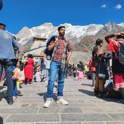 being_rish_'s profile picture. тнє ℓєѕѕ ρєσρℓє уσυ ¢нιℓℓ ωιтн, 
тнє ℓєѕѕ вυℓℓѕнιт уσυ ∂єαℓ ωιтн