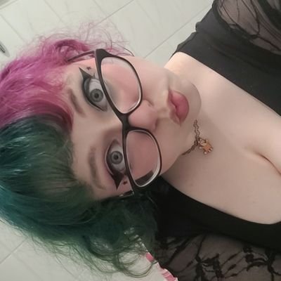 Nerdy Event Moderatorin, Comedian, Twitch Streamerin, Nerdlicht und inoffizielle Disney Prinzessin! (she/her)