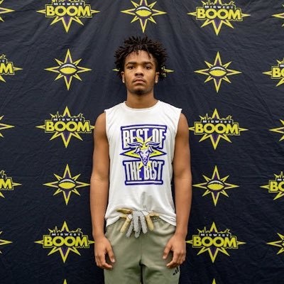 Class of 2028🏈 Slot receiver, Height: 5’10 Weight: 145 Hobart high school (IN), 40 yard dash: 4.78, 3.5 gpa, email: drobinson001@ga.hobart.k12.in.us