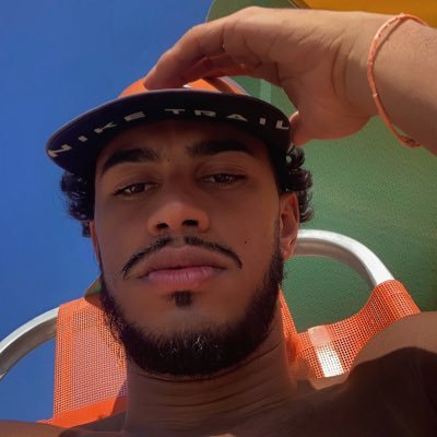 marmarqs's profile picture. “Feche os olhos, mas deixe a mente bem aberta.” Olha!