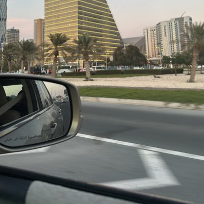 e2zll's profile picture. 