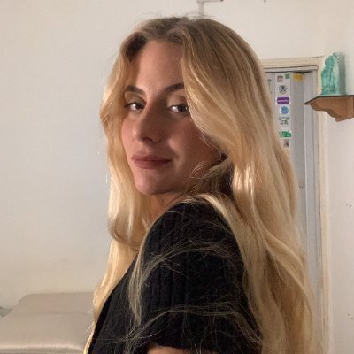 English girl with a soft spot for cheeky chats.💋
Love flirty convos, lazy mornings & wild nights.✨
If you’re curious, slide into my free link ⬇️🔗