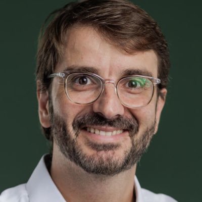 • CIO - @avenue_us • Mercado internacional, investimento e business em geral • Resposta p/ pergunta frequente: sem parentesco c/ político ou tenista