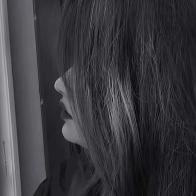 عزة النفس : تطغى على كل شعور ، وكل رغبه ، وكل إحتياج ..