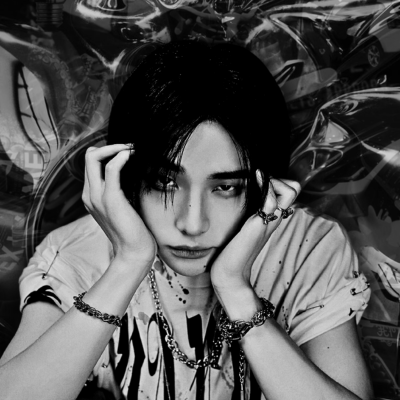 '𝟎𝟎 | 𝐏𝐫𝐢𝐧𝐜𝐞 𝐨𝐟 𝐕𝐞𝐫𝐬𝐚𝐜𝐞. De Heir to the Throne. 𝐒𝐊𝐙'𝐬 main dancer—visual. Named 𝐇𝐰𝐚𝐧𝐠 𝐇𝐲𝐮𝐧𝐣𝐢𝐧 바치냥