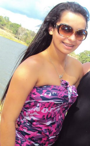 sou alegre,extrorvetida,amiga,carinhosa,simpatica e namorada de #weudes quer saber mais segue!