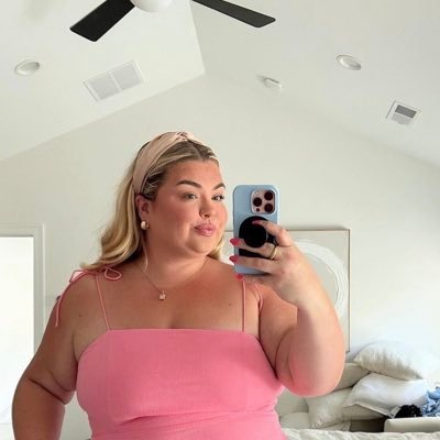 bella_jenaina's profile picture. I’ll help you Today is my birthday 🎉 I’ll cash app 20 people $7500 that can wish me happy birthday just follow me and drop your cash app tag or PayPal to my dm