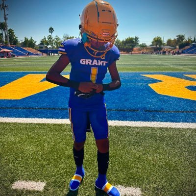Sacramento, Ca • 5'10 •135 • 4.0Gpa • Wr-Db • class of 2030 • Football • baseball • track • Grant junior pacers. • 📲 916-547-3249