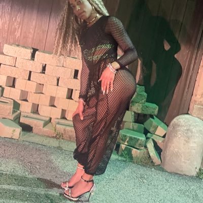 👑 Slim thick lightskin youngin 😘 hmu on SnapChat for private interactions 👻: Sye-Mire . Love older men 30+ wya 👀 Got sumn for you 😊