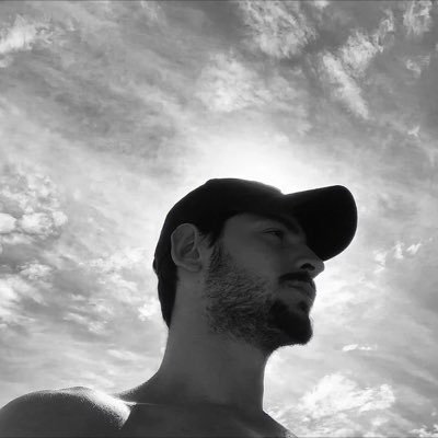 Waleed35l6l3's profile picture. سأبتسم كُلّ يوم لأجلي فأنا أستحق. - نزار قباني