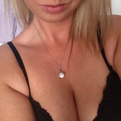 Pour discuter et s’amuser 😉⬇️ https://t.co/fcYchnjUm6 insta @lachti34 😋Abo mym avec le code MOITIE https://t.co/fky2odmu30 gratuit 🫦 mon Snap a 35€ a vie