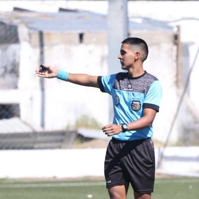 Campeón del mundo.
27 años.
Árbitro⚽
Periodista