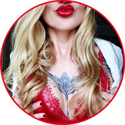 Sexy Fetish Lady aus #Berlin
Zwischen heißen Dessous, kinky Partys & Outdoor-Sessions teile ich meine Kinks mit dir🔥🔥 #spicey content