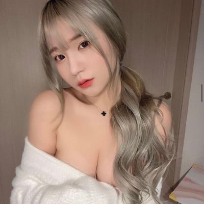 目前單身状熊 没有工作 租了一套房 有私下兼職一對一按摩舒壓服務 關注我不定期發放福利喔 歡迎加我LINE https://t.co/25EInjxI7o 約會點後面鏈接LINE: https://t.co/25EInjxI7o