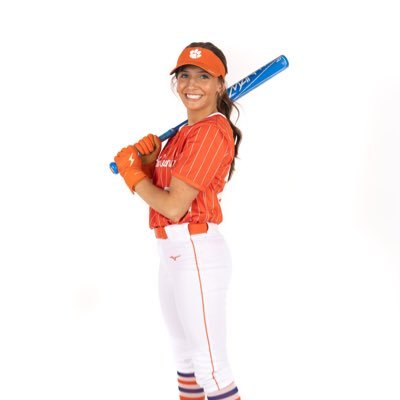 KayleeDunn22's profile picture. Follower✝️ C/O 2028 SS/RHP- ranked #37 MIF kaylee22dunn@gmail.com •southern force 16u- national hewitt     NCAA ID #2510737230
