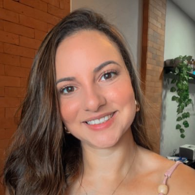 Advogada (com OAB e tudo). Entre prazos e café, sigo no complexo paradoxo de ser e existir. “Temos nosso próprio tempo” — ou só fingimos ter. 🍀