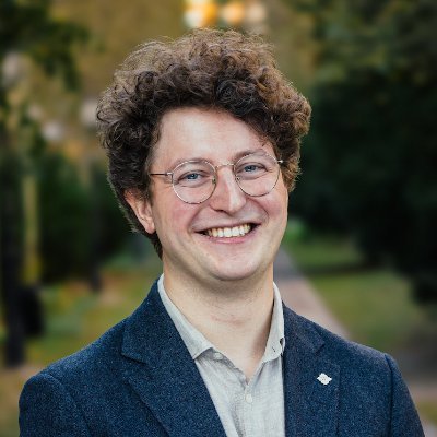 Bitter optimist. Gillar högre hus och typsystem.

Gammal 🦊 i @centerstudenter
Balkongpolitisk talesperson för @CSthlm