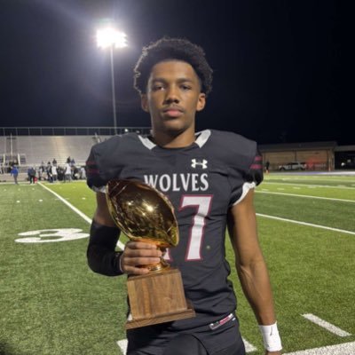 Davenport 2027| #4 Varsity Power Forward/ Point Guard | #47 Varsity OLB | 6’1 186 lbs | 3.5 GPA email: milesgrissettjones@gmail.com insta: miles.j11
