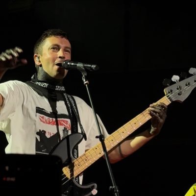 b2snapback's profile picture. fall in love again and again