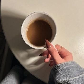 Hannodh_422's profile picture. و تظنين انك عادية ولا تعلمين ان الطرقات التي تسلكينها تزهر من بعدك  ..