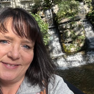 52 yr old, married to an awesome man, have a wonderful daughter & granddaughter Those 3are my world.. Love to meet new people..