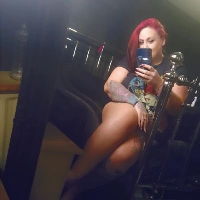 Plain and boring tattooed biker chic, loves rock music 🎶 motorsports 🏎🚘🏍, tattoos💉 lifestyle dom/mistress 🔑