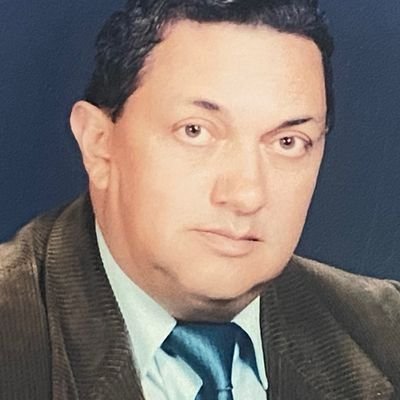 Cristiano laico en éxodo.
Socialista.
Ético y empático; con y por los últimos de la sociedad.
Siempre con el oprimido; jamás con el opresor.