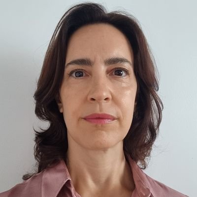 Traductora y Profesora en francés. #aduanas #comercio #IA #innovacion #politicaspublicas #medioambiente #organizacional