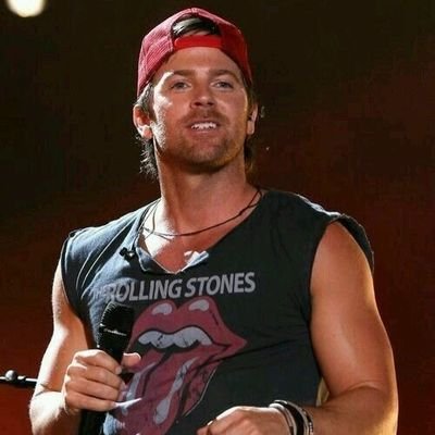 OFFICIAL TWITTER PAGE OF KIP MOORE, LOVE YOU ALL MY LOVELY FANS 👋👋