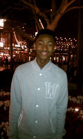 School,Music,Family,Food,Friends are what im about.