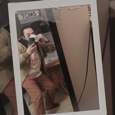 @LookAtJohnnn