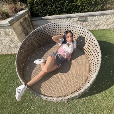 desirae_wallace's profile picture. NEW ACCT: @goddesirae - variety gaming streamer & catstrology lover