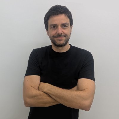 Amante de las nuevas tecnologías pero más de las personas que me rodean y dan sentido a mi vida.