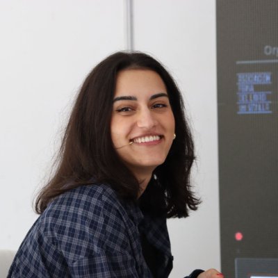 (she/her) Escritora de mamarracheo y personajes que apenas llegan a la neurona y media. Autora de La búsqueda del cliché perfecto, El ritmo de la noche y más