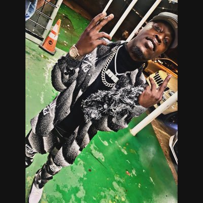 STRAIGHT MALE || CONTENT CREATOR || for features and info DM Me📲 || NOT WITH NONE OF THE WEIRD SHI💯#2AYE #2usky