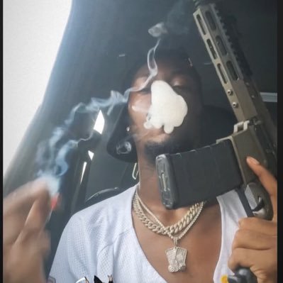 Chrysbandzz1's profile picture. Don’t Follow me if you a boring b👧🏼tch 💯