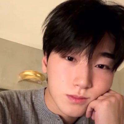 사니에 죽고 사니에 사는 성인티니(⸝⸝˃ ᵕ ˂⸝⸝)/현생땜에 엄청 느리게 굴러가여,,,떠나지말아줘,,,