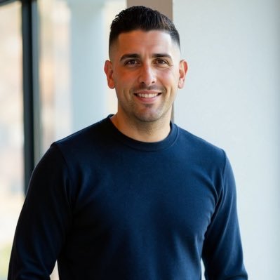 Givann12's profile picture. Scholar, Historian, Business, Calcio, #FinsUp ~~ juventino* ⚫️⚪️ NJ-IT