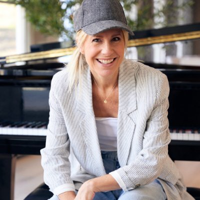 ConstanceRhodes's profile picture. Helping creatives THRIVE in their calling.