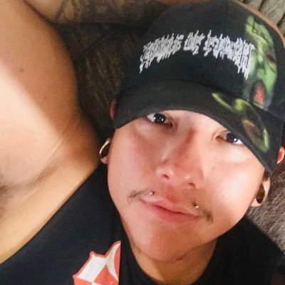 I’m Navajo.... 30.. geek type..enjoy video games and horror movies... a chef and welder and artist