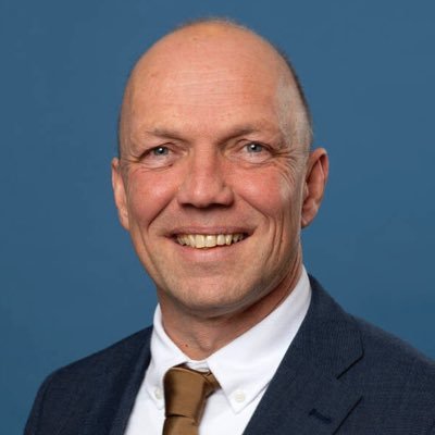 Burgemeester Achtkarspelen | toezichthouder Connexa | singer-songwriter