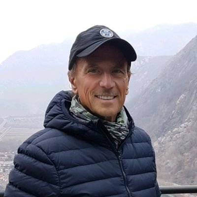 Nel mondo ci sarà pure un posto dove starci bene senza darsi pena per il senso provvisorio delle cose.
Turin -
Instagram charly0642