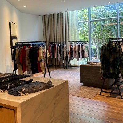 luxeprivee's profile picture. Luxe Privé, delivering the finest deals from top brands—no compromises.