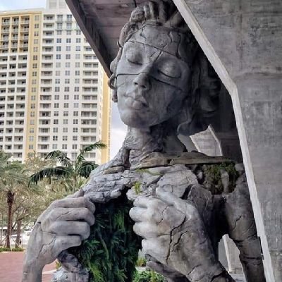 noobeemet's profile picture. פעם הייתי פולי בועטת היום אני סתם זקנה