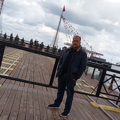 EN BÜYÜK KAHRAMANLIK KENDİ SAVAŞINI VERİRKEN BAŞKALARININ UMUDU OLMAKTIR.
VE GERÇEK ZENGİNLİK SÂHİP OLDUKLARIMIZDAN DEĞİL PAYLAŞTIKLARIMIZDAN GELİR.