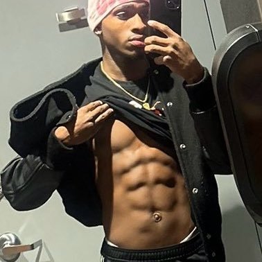 Sexy, Slim, Hung, Just here to watch and lust. Chicago here fine ppl hmu. . Dm Me. Luv