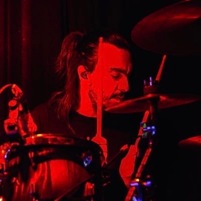 iyidedinabi's profile picture. müziğe ve sevgiye dair