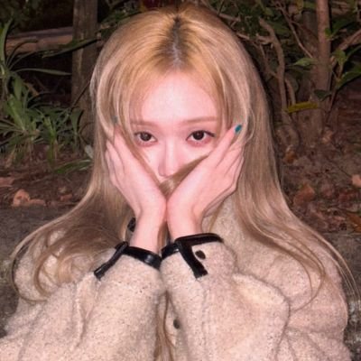daylightnsky's profile picture. ⋆₊˚✧ always for the blue & white ₊˚. *✮｡˚.⋆